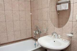 Гостиница Московская застава Кострома СТАНДАРТ С ОДНОЙ БОЛЬШОЙ КРОВАТЬЮ ИЛИ ДВУМЯ РАЗДЕЛЬНЫМИ-4