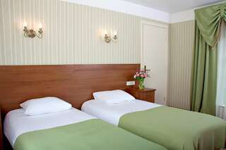 Гостиница Московская застава Кострома СТАНДАРТ С ОДНОЙ БОЛЬШОЙ КРОВАТЬЮ ИЛИ ДВУМЯ РАЗДЕЛЬНЫМИ И ВИДОМ НА РЕКУ-1